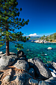 Felsbrocken und Bucht im Sand Harbor State Park, Lake Tahoe, Nevada USA