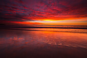 Sonnenuntergang über den Kanalinseln vom Ventura State Beach aus, Ventura, Kalifornien, USA