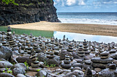 Hawaii, Kalalau Trail, Kauai, Napali, Napali Coast State Park, Pacific Ocean, rock cairns