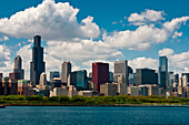 Skyline von Chicago und Michigansee an einem Sommertag