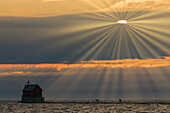 Grand Haven-Leuchtturm und -Pier bei Sonnenuntergang, Grand Haven, Michigan