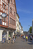 Fußgängerzone mit Blick auf Porta Nigra, römisches Stadttor, Simeonstraße, Trier, Rheinland-Pfalz, Deutschland