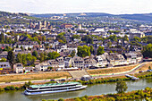 Blick auf Mosel und Trier vom Aussichtspunkt Villa Weisshaus, Trier, Rheinland-Pfalz, Deutschland