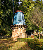 Historische Windmühle im 'Parc de Sept Heures', Spa, Provinz Lüttich, Wallonien, Belgien