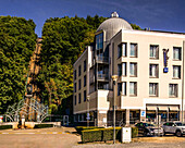 Standseilbahn zum Hügel Colline d'Annette et Lubin und Grandhotel 'Radisson Blu Palace' im Kurviertel von Spa, Provinz Lüttich, Wallonien, Belgien