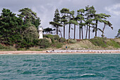 Blick vom Wasser des Solent auf das nördliche Ufer der Isle of Wight, Südengland, England, Großbritannien, Europa