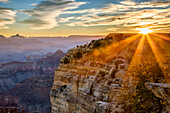 USA, Arizona, Grand Canyon National Park, Sunrise over Powell Point