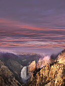 Lower Falls bei Sonnenaufgang vom Artist Point, Yellowstone National Park, Wyoming