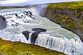 Enormer Wasserfall Gullfoss Golden Falls Golden Circle, Island. Einer der größten Wasserfälle in Europa.