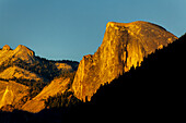 Half Dome bei Sonnenuntergang, Yosemite-Nationalpark, Kalifornien