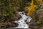 Gros Ventre Falls im Herbst, Glacier National Park, Montana, USA