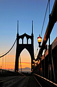 Usa, Oregon, Portland. St. Johns Bridge at sunrise