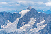 Blick von der Aiguille du Midi auf die Aiguilli de Triolet, Vallée de Chamonix-Mont-Blanc, Le Mont-Blanc, Bonneville, Haute-Savoie, Auvergne-Rhône-Alpes, Frankreich