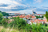 Blick auf Schloss und historische Altstadt von Cesky Krumlov, Südböhmen, Tschechische Republik