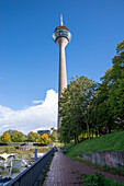 Der Rheinturm in Düsseldorf, Nordrhein-Westfalen, Deutschland