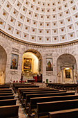 Die kreisförmige Kirche des Stadtteils Tempio Canoviano (Pfarrkirche von Possagno) Treviso, Venetien, Italien.