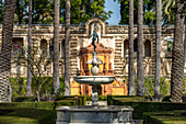 Neptun Brunnen in den Gartenanlagen des Königspalast Alcázar, Sevilla Andalusien, Spanien 