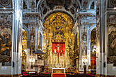 Innenraum der Pfarrkirche Santa María Magdalena in Sevilla, Andalusien, Spanien  
