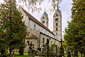 Friedhof St. Peter & Basilika in Straubing in Niederbayern in Deutschland