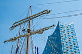 Rigging of a sailing ship in front of the Elbphilharmonie concert hall, Hafencity, Hamburg, Germany