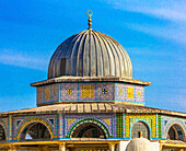 Small shrine, Dome of the Rock. Islamic Mosque, Temple Mount, Jerusalem, Israel. Built in 691, One of most sacred spots in Islam where Prophet Mohamed ascended to heaven on an angel in his 'night journey'.