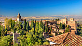 Alhambra, Schloss, Turmmauern. Stadtbild Kirchen, Granada, Andalusien, Spanien