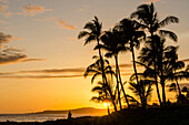 Sonnenuntergang am Strand von Poipu, Kauai, Hawaii.