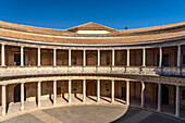 Innenhof des Palast Karls V., Welterbe Alhambra in Granada, Andalusien, Spanien 