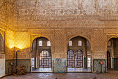 Innenraum der Nasridenpaläste, Welterbe Alhambra in Granada, Andalusien, Spanien 