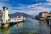 Boot im kleinen Hafen von Bellagio, Como, Comer See, Lombardei, Italien.