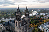 Magdeburg Cathedral, behind it the Elbe, Stadtpark Rotehorn, Magdeburg, Saxony-Anhalt, Germany