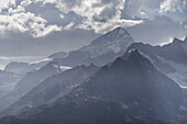 Wind, Dunst, Staub. Dent Blanche, Mattertal, Zermatt, Wallis, Schweiz.