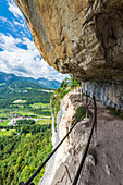 Wanderweg in der Ewigen Wand am Predigtstuhl bei Bad Goisern, Salzkammergut, Oberösterreich, Österreich