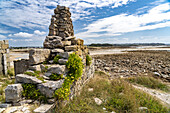 Ruine auf der Insel Ile Grande, Pleumeur-Bodou, Bretagne, Frankreich