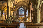 Innenraum der Basilika Notre-Dame-du-Roncier in Josselin, Bretagne, Frankreich