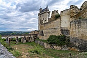 Ruine der Burg von Chinon, Frankreich 