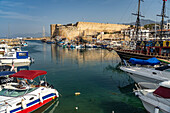 Hafen und Festung von Kyrenia oder Girne, Türkische Republik Nordzypern, Europa