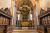 Altar der Stiftskirche in Saint-Ursanne, Schweiz, Europa