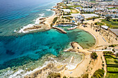 Agia Triada Beach oder Trinity Beach aus der Luft gesehen, Paralimni, Zypern, Europa