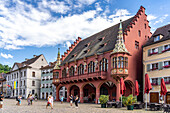 Das Historische Kaufhaus am Münsterplatz, Freiburg im Breisgau, Schwarzwald, Baden-Württemberg, Deutschland 