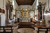 Innenraum der Franziskaner Kirche Santa Clara in Kotor, Montenegro, Europa  