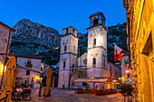 Sankt-Tryphon-Kathedrale in Kotor in der Abenddämmerung, Montenegro, Europa  
