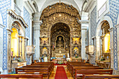 Innenraum und Altar der Kirche Igreja de São Pedro de Miragaia, Porto, Portugal, Europa  