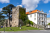 Turm der historischen Stadtmauer in Porto, Portugal, Europa   