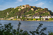 Festung Ehrenbreitstein und der Rhein in Koblenz, Rheinland-Pfalz, Deutschland, 