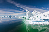 Greenland, Disko Bay, Oqaatsut, floating ice