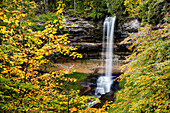 USA, Michigan, Upper Peninsula, Pictured Rocks National Lakeshore, Autumn at Munising Falls