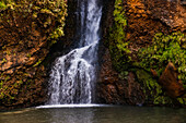 Der kleine Wasserfall Cascade Chamouzé beim Tal der Farben, Chamouny, Mauritius, Indischer Ozean