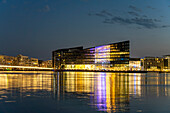 Aller Media Gebäude an der Hafeninsel Havneholmen in der Abenddämmerung, Kopenhagen, Dänemark, Europa