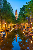 Groenburgwal mit Blick zur Zuiderkerk in der Abenddämmerung, Amsterdam, Benelux, Beneluxstaaten, Nordholland, Noord-Holland, Niederlande